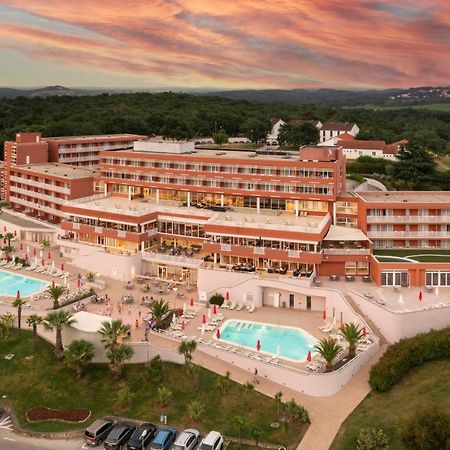 Hotel Albatros Plava Laguna Porec Exterior photo