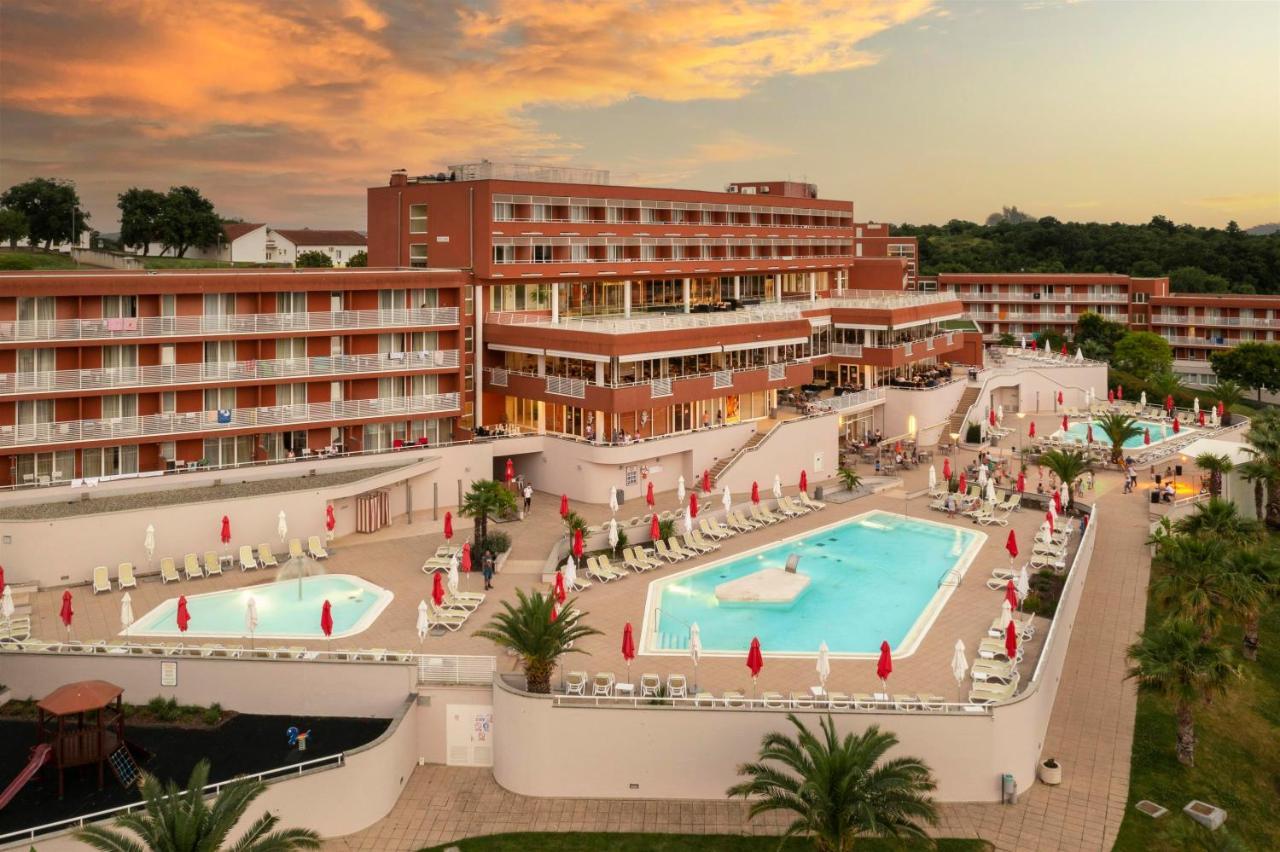 Hotel Albatros Plava Laguna Porec Exterior photo