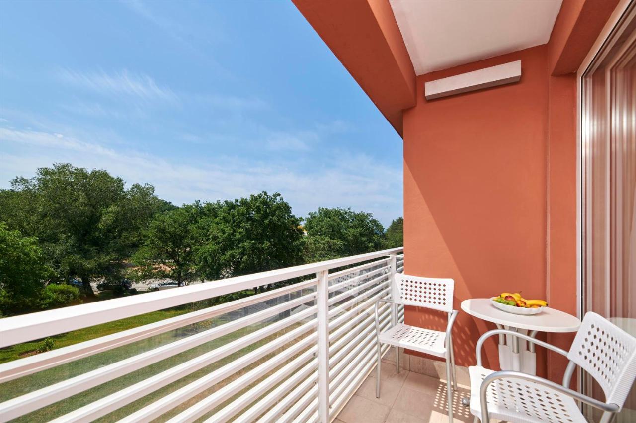 Hotel Albatros Plava Laguna Porec Exterior photo