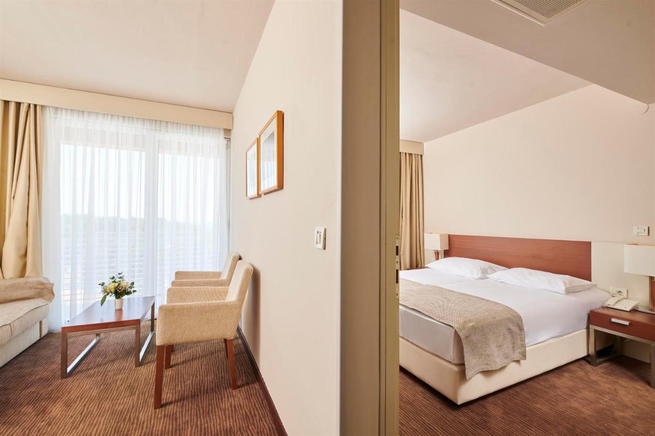 Hotel Albatros Plava Laguna Porec Exterior photo