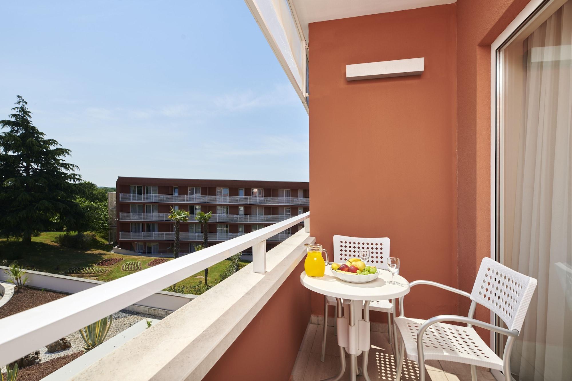 Hotel Albatros Plava Laguna Porec Exterior photo