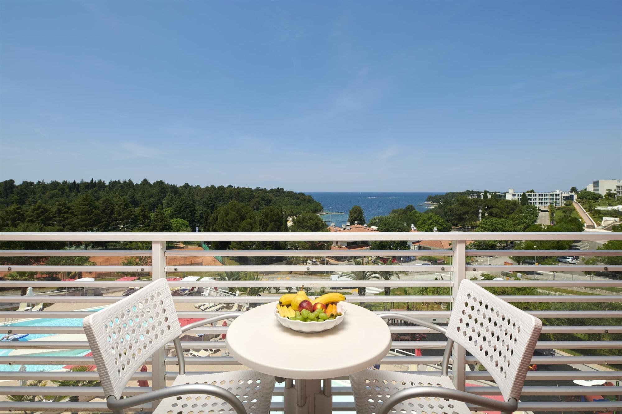 Hotel Albatros Plava Laguna Porec Exterior photo