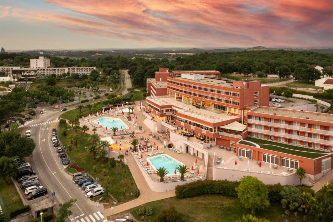 Hotel Albatros Plava Laguna Porec Exterior photo