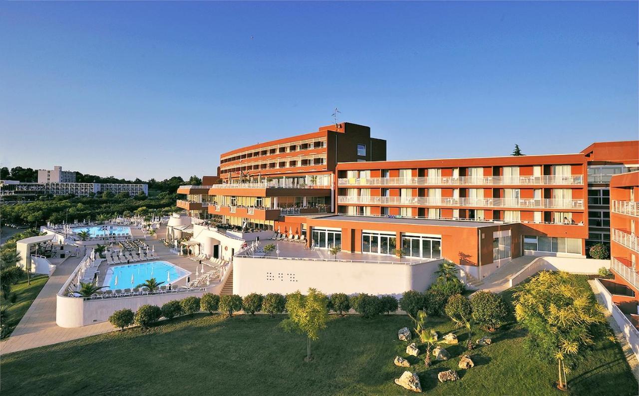 Hotel Albatros Plava Laguna Porec Exterior photo